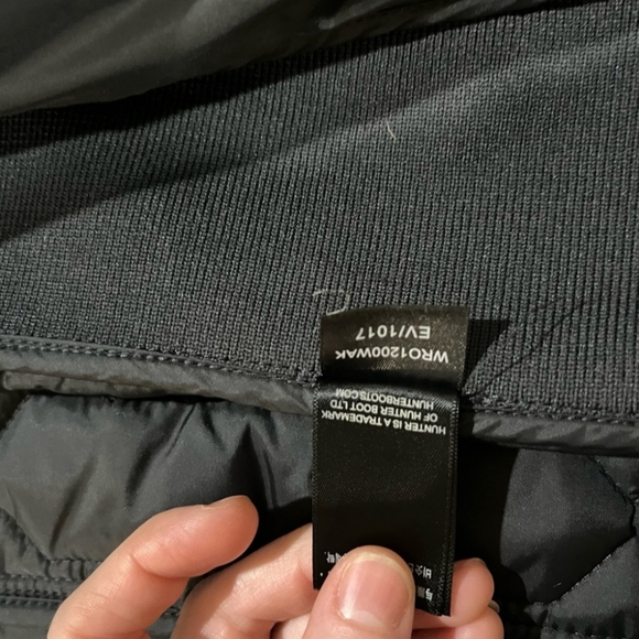 Hunter Black Quilted Vest with White Zipper - Picture 4 of 9